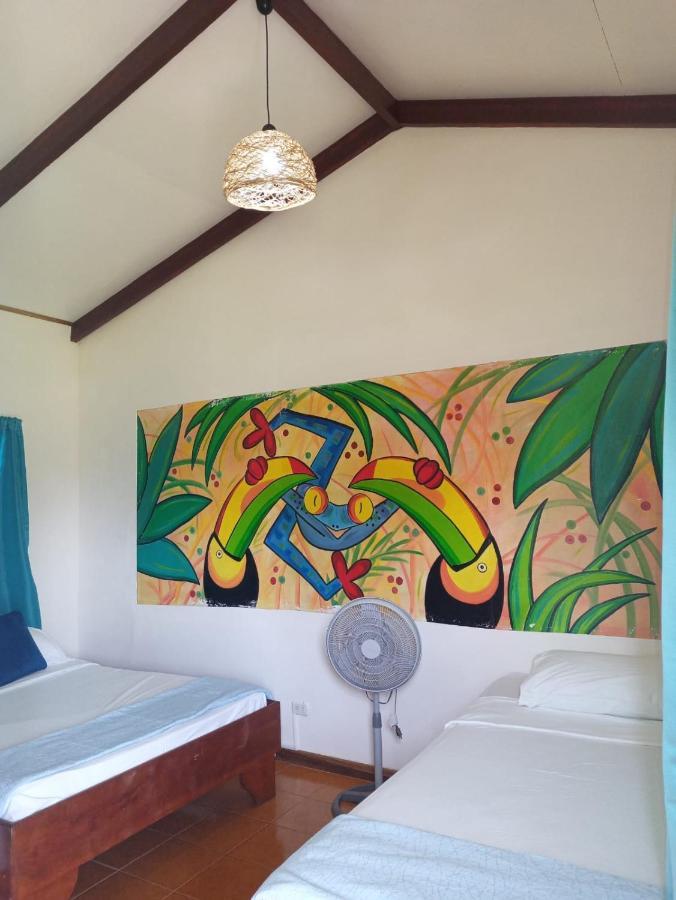 Miss Miriam. Hotel Frente Al Mar Tortuguero Kültér fotó