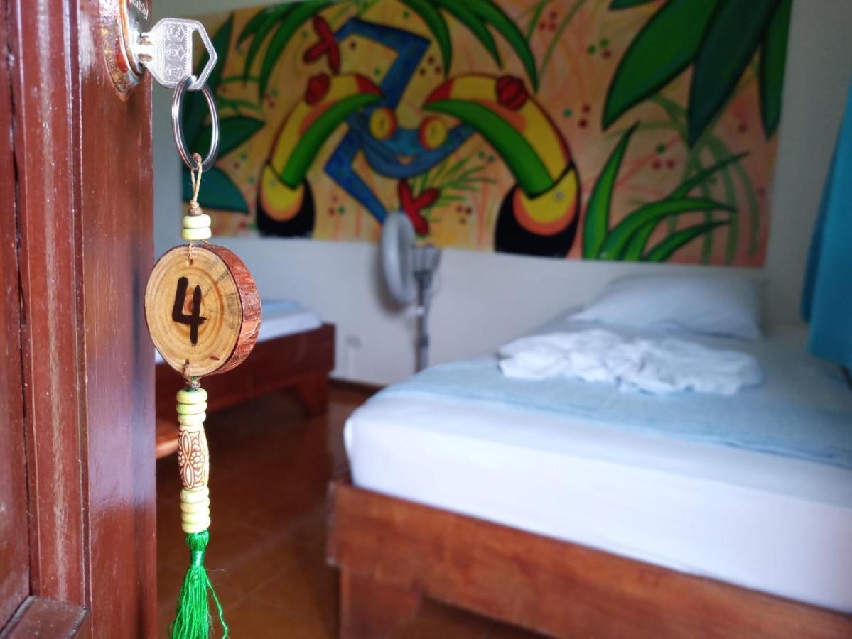 Miss Miriam. Hotel Frente Al Mar Tortuguero Kültér fotó